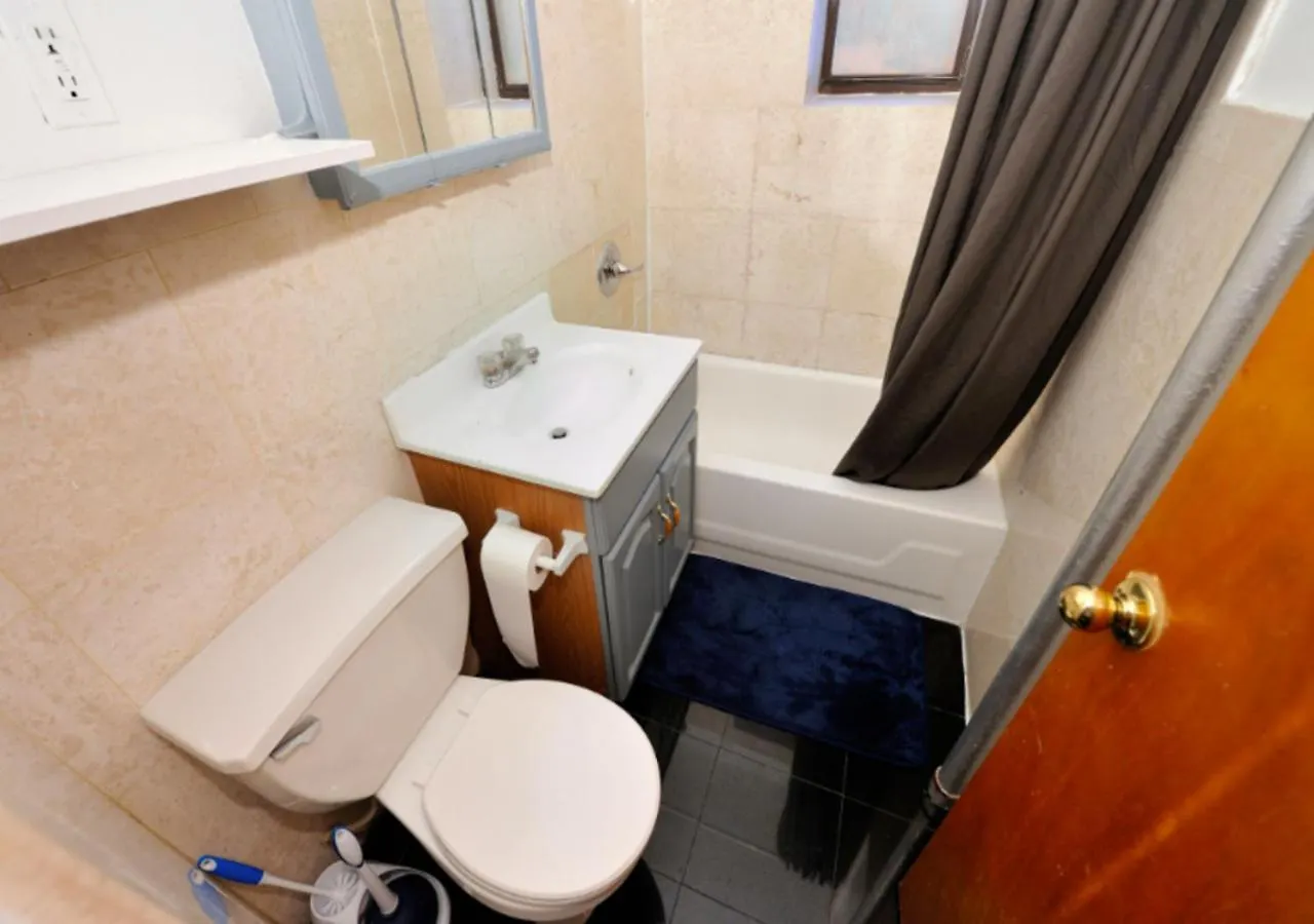 Unique 2 Bed 1 Bath In Ues Daire New York 0*,  ABD